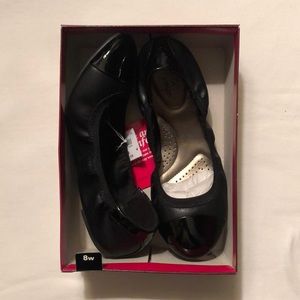 Dexflex Comfort (Payless) flats black NWT